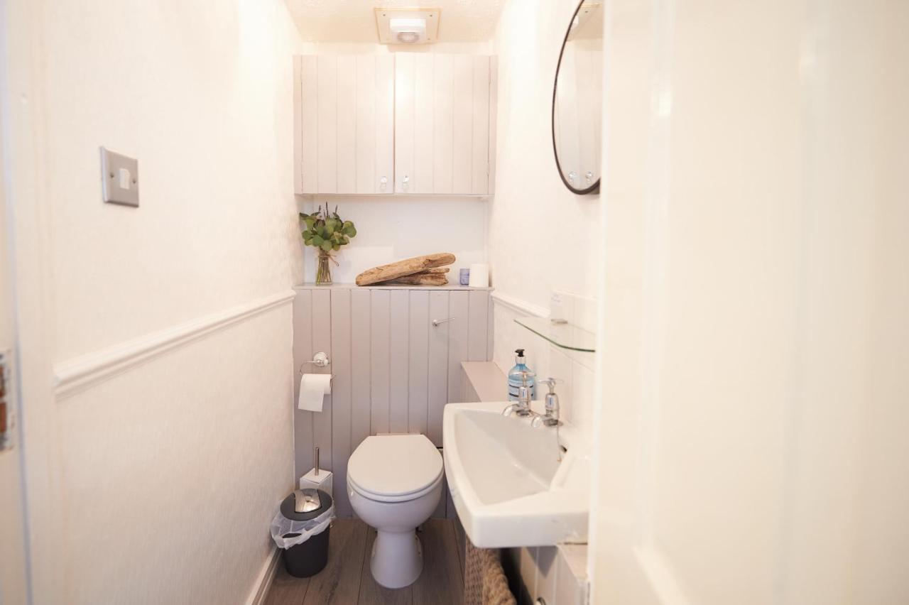 Sea Gem- Beautiful Family Home With Stunning Sea Views & Garden テンビー エクステリア 写真
