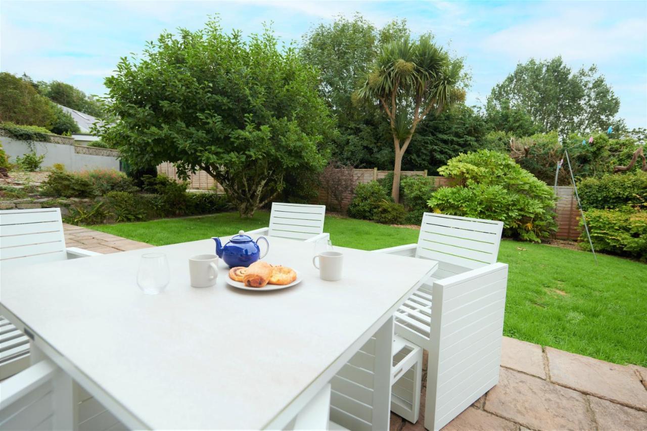 Sea Gem- Beautiful Family Home With Stunning Sea Views & Garden テンビー エクステリア 写真