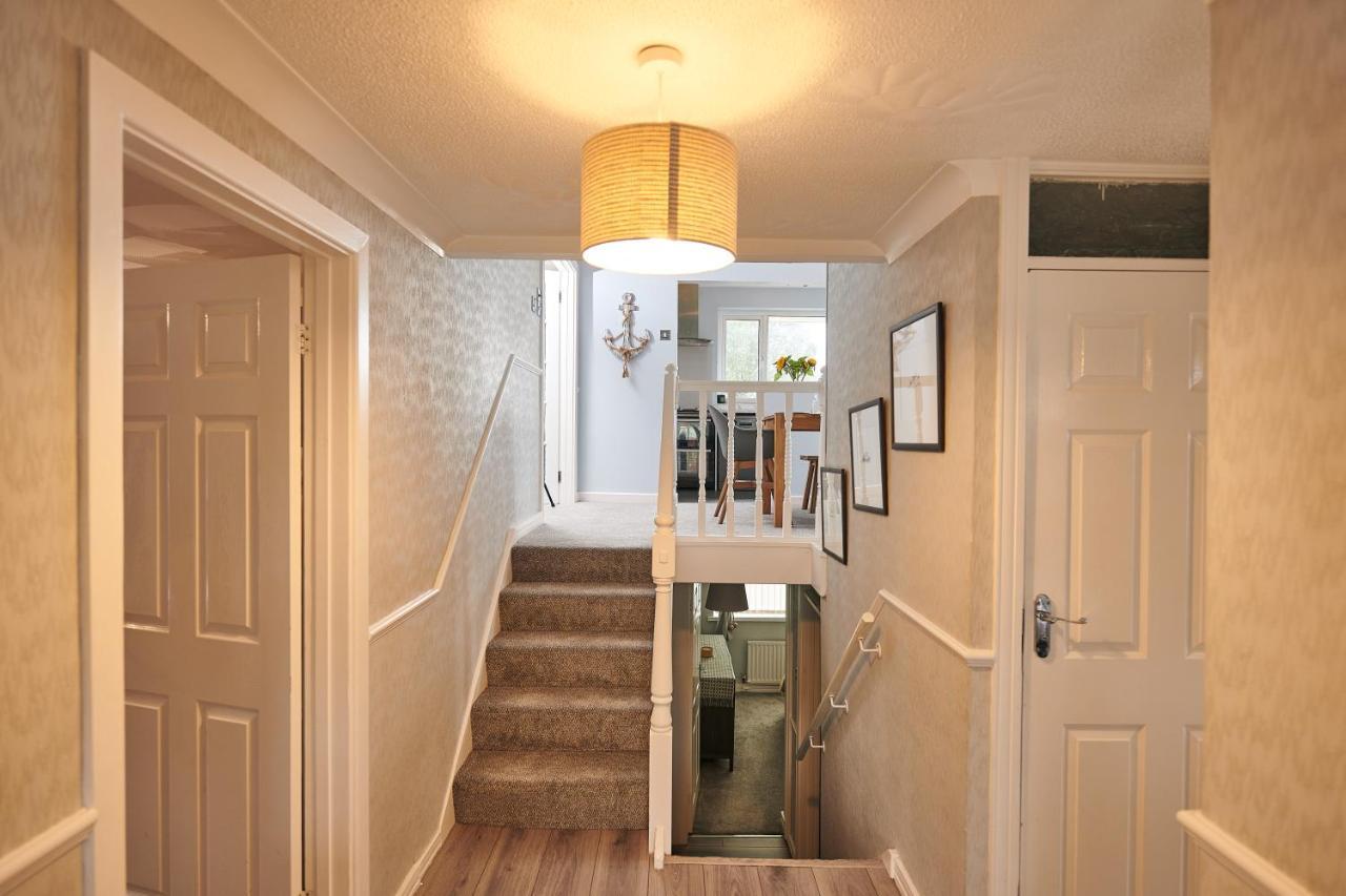 Sea Gem- Beautiful Family Home With Stunning Sea Views & Garden テンビー エクステリア 写真