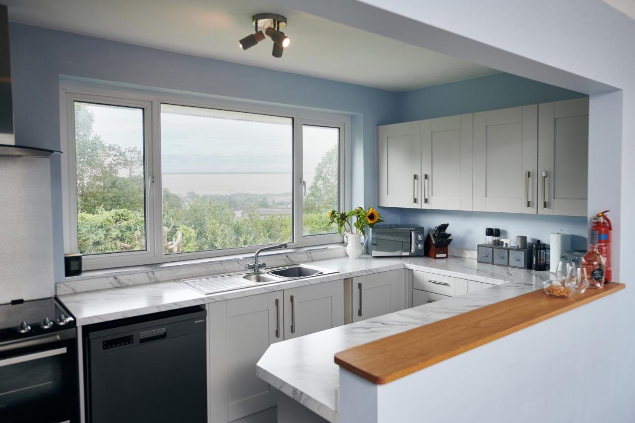 Sea Gem- Beautiful Family Home With Stunning Sea Views & Garden テンビー エクステリア 写真